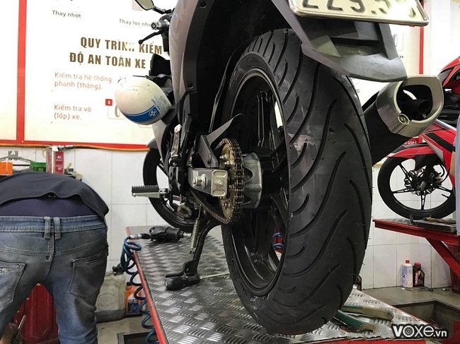 Vỏ michelin 14070-17 gắn bánh sau xe exciter 150 có được không - 3