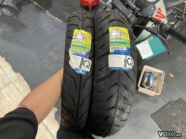 Thay vỏ xe mt-15 loại nào tốt giá vỏ michelin bao nhiêu - 2