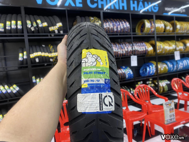 Vỏ michelin pilot street 2 13070-17 - 1
