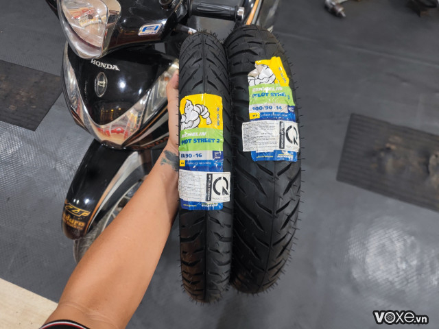 Kiểm tra và thay vỏ michelin cho xe tay ga sau tết nguyên đán - 3
